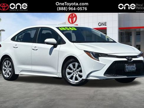 Used 2021 Toyota Corolla LE FWD image 1