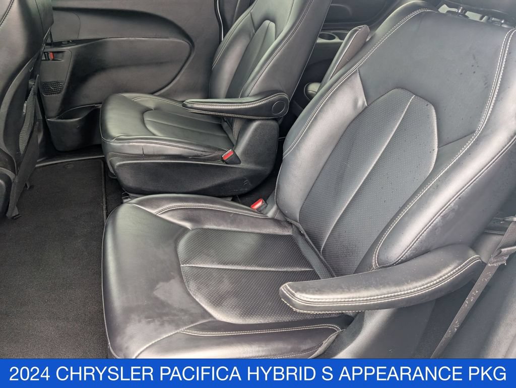 Used 2024 Chrysler Pacifica Limited FWD image 16