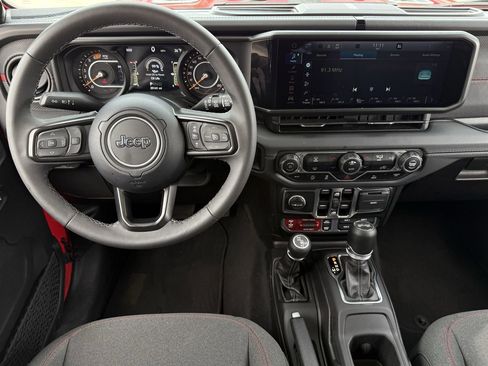 Used 2025 Jeep Wrangler Rubicon image 13