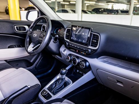Used 2025 Hyundai Venue SEL FWD image 26