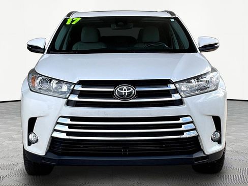 Used 2017 Toyota Highlander Limited image 2