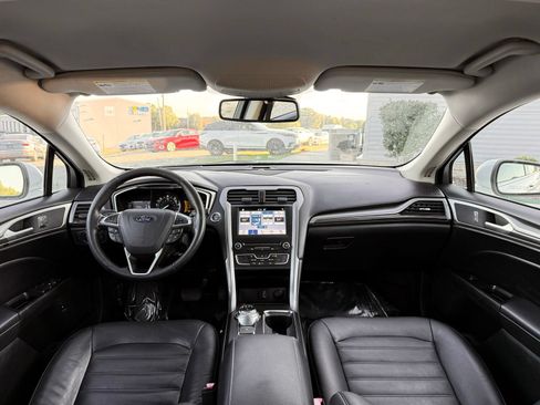 Used 2018 Ford Fusion SE w/ Equipment Group 602A FWD image 23