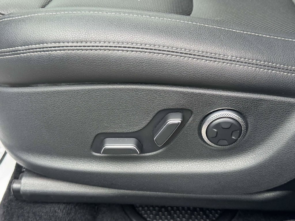 Certified 2024 Genesis GV70 2.5T AWD/4WD image 18