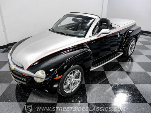 Used 2005 Chevrolet SSR w/ Preferred Equipment Group image 34