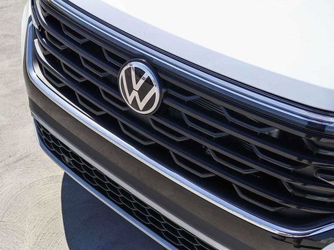 New 2026 Volkswagen Atlas Cross Sport SE AWD/4WD image 8