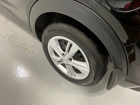 Certified 2025 Nissan Kicks Play S image 23