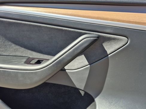 Used 2023 Tesla Model Y Long Range AWD/4WD image 6