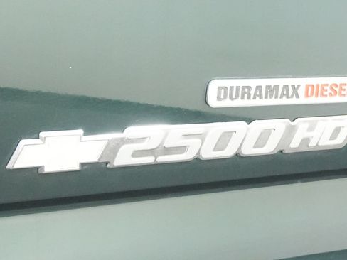 Used 2004 Chevrolet Silverado 2500 LS w/ Skid Plate Package AWD/4WD image 10
