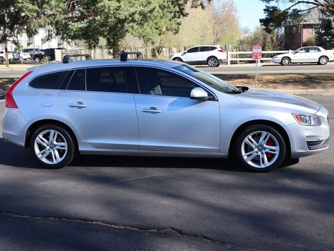 Used 2015 Volvo V60 T5 Platinum image 3