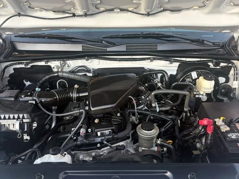 Used 2018 Toyota Tacoma SR image 40