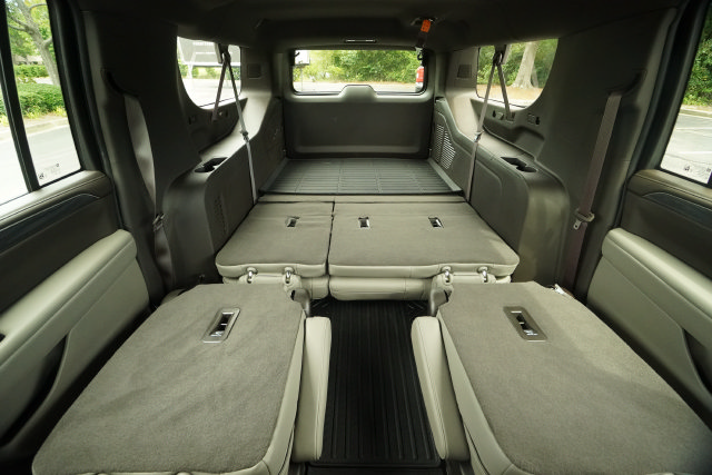 Used 2024 GMC Yukon XL SLT w/ SLT Luxury Package AWD/4WD image 23