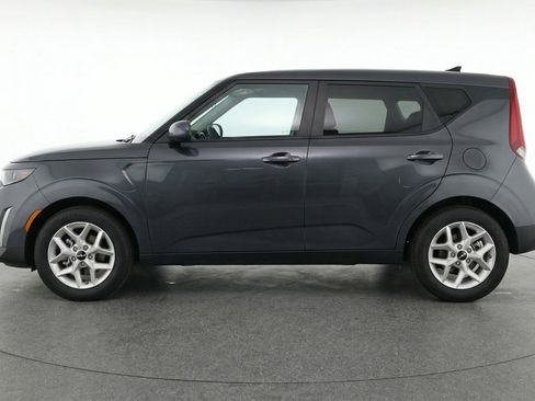 Used 2025 Kia Soul LX w/ LX Technology Package image 5