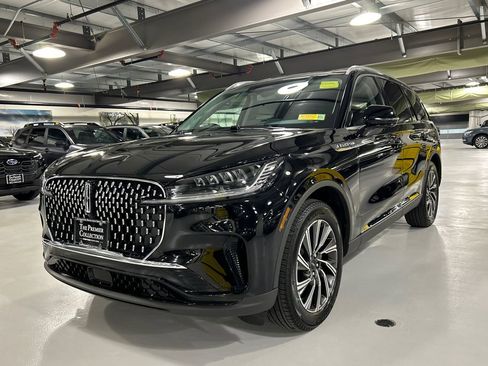 Used 2026 Lincoln Aviator Premiere image 5