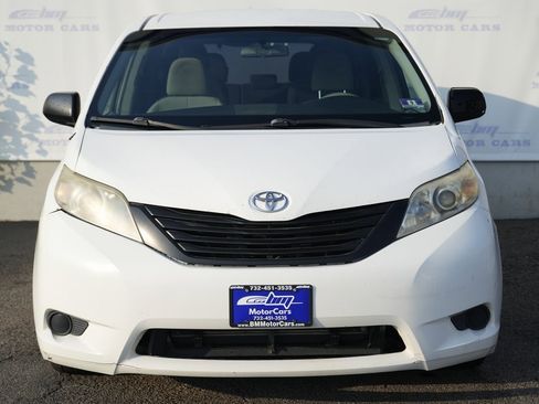 Used 2011 Toyota Sienna image 5