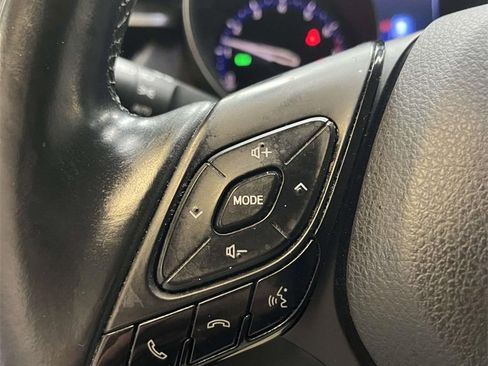 Used 2018 Toyota C-HR XLE image 21