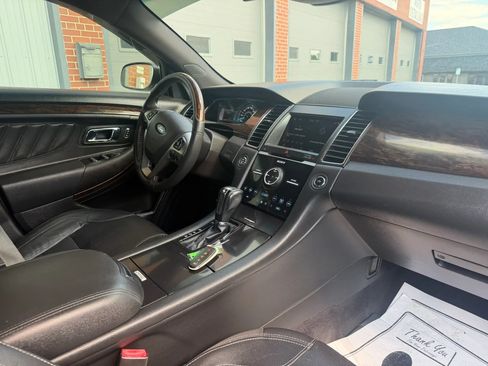 Used 2018 Ford Taurus Limited FWD image 14