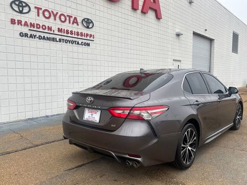 Used 2019 Toyota Camry SE image 5