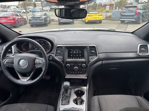Used 2019 Jeep Grand Cherokee Laredo AWD/4WD image 39