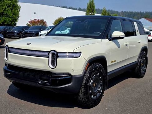 Used 2025 Rivian R1S Premium AWD/4WD image 5