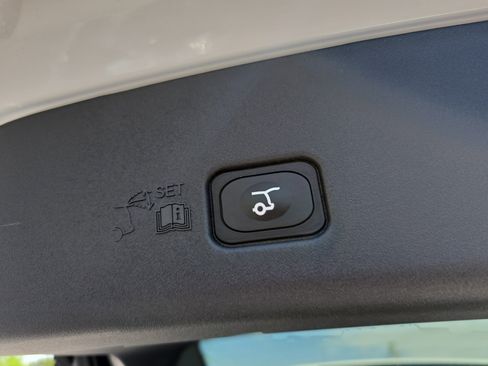 New 2026 Lincoln Nautilus Premier AWD/4WD image 13