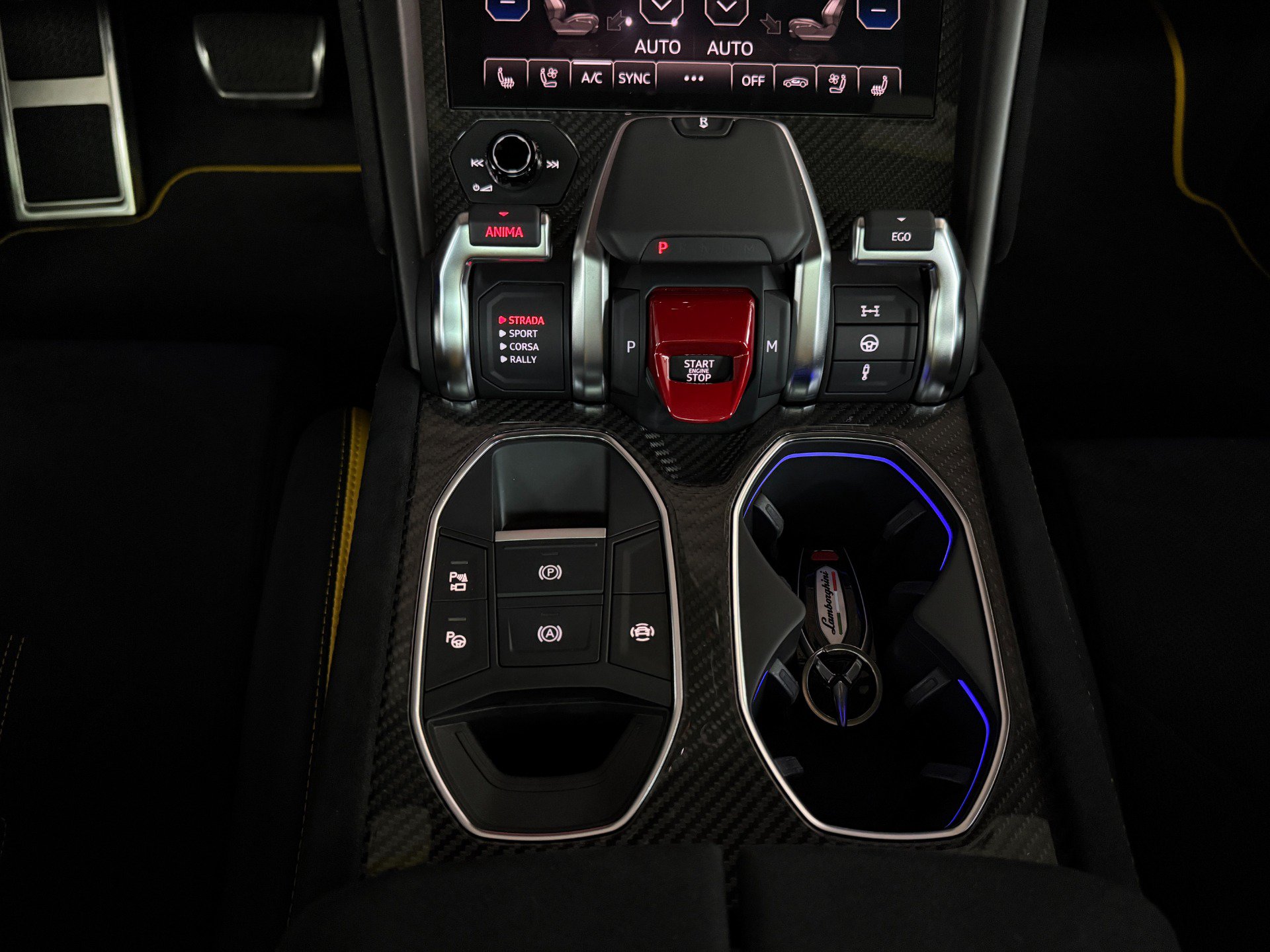 Used 2024 Lamborghini Urus Performante AWD/4WD image 40