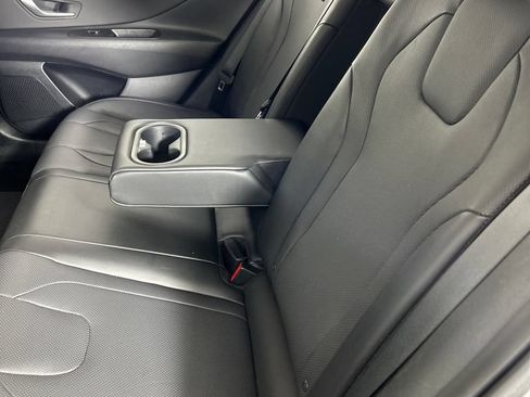Used 2023 Hyundai Elantra Limited w/ Preferred Accessory Package FWD image 17