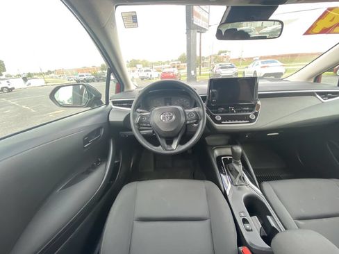 Used 2024 Toyota Corolla LE w/ LE Convenience Package FWD image 4