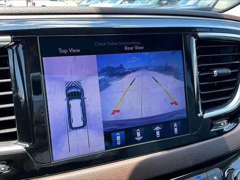Used 2017 Chrysler Pacifica Touring-L Plus w/ Advanced Safetytec Group FWD image 25