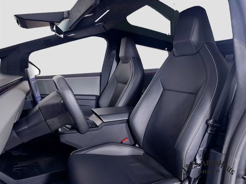 Used 2024 Tesla Cybertruck AWD Crew Cab image 11