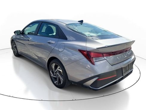 Used 2025 Hyundai Elantra Sport FWD image 3
