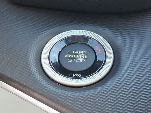 Used 2023 Jeep Grand Cherokee Laredo image 23