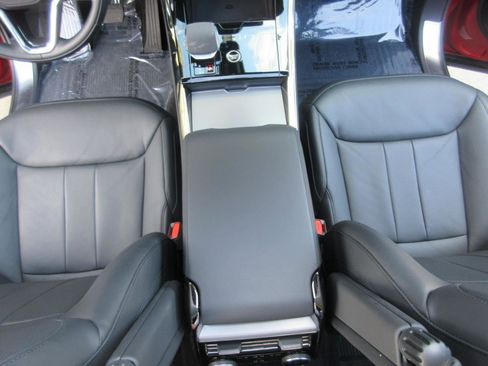 Used 2024 Land Rover Range Rover Sport SE AWD/4WD image 17