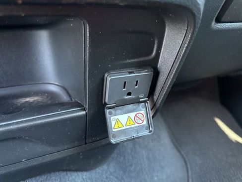 Used 2024 RAM 2500 Laramie w/ Safety Group image 33