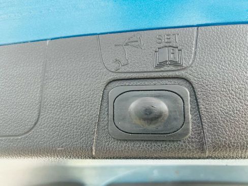 Used 2013 Ford C-MAX SEL FWD image 22