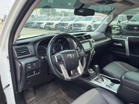 Used 2016 Toyota 4Runner SR5 Premium AWD/4WD image 9