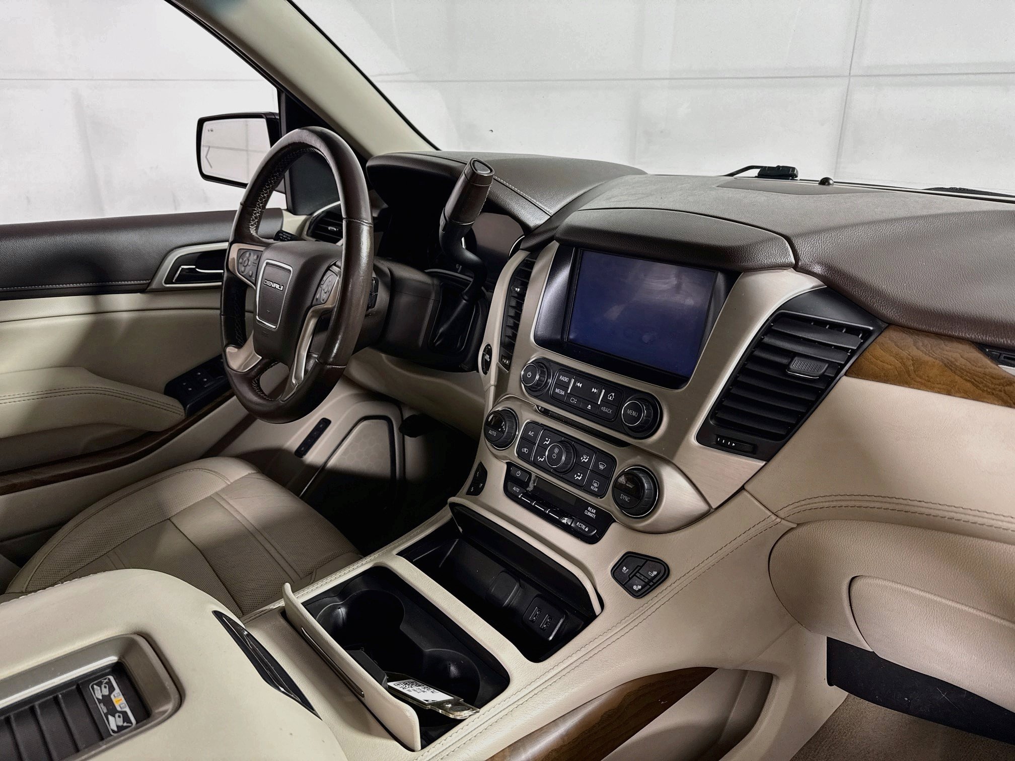 Used 2019 GMC Yukon XL Denali w/ Open Road Package AWD/4WD image 30