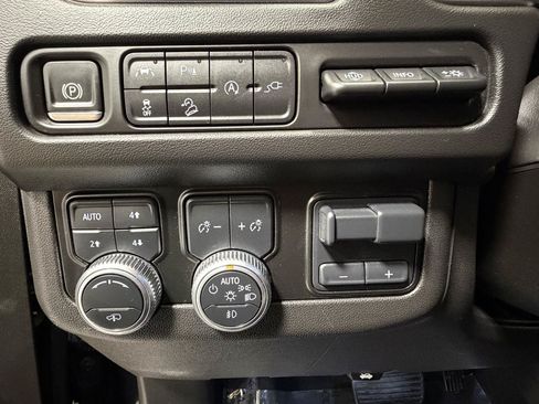 Used 2021 GMC Yukon XL AT4 w/ AT4 Premium Plus Package AWD/4WD image 21