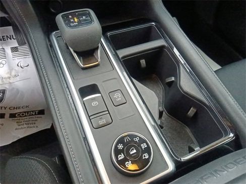 Used 2024 Nissan Pathfinder SV image 23