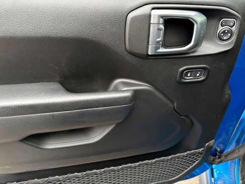 Used 2023 Jeep Wrangler Unlimited w/ Cold Weather Group image 9