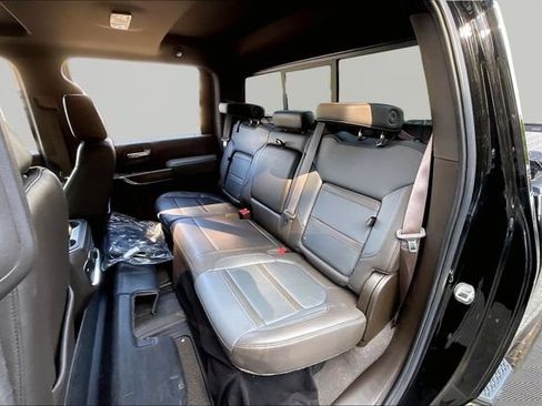Used 2022 GMC Sierra 2500 Denali w/ Denali Black Diamond Edition AWD/4WD image 16