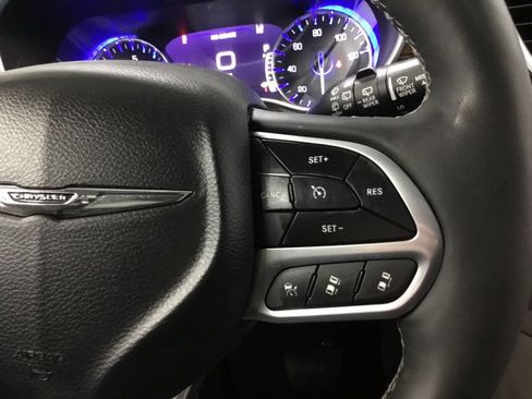 Used 2023 Chrysler Pacifica Limited image 40