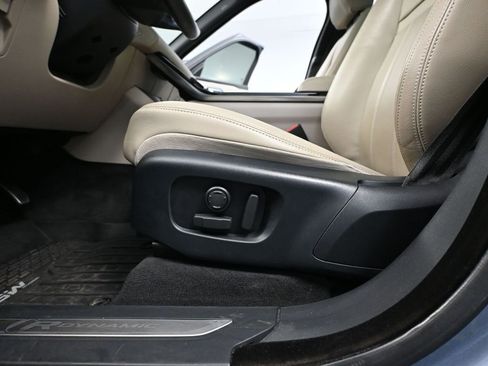 Used 2020 Land Rover Range Rover Velar R-Dynamic S image 23