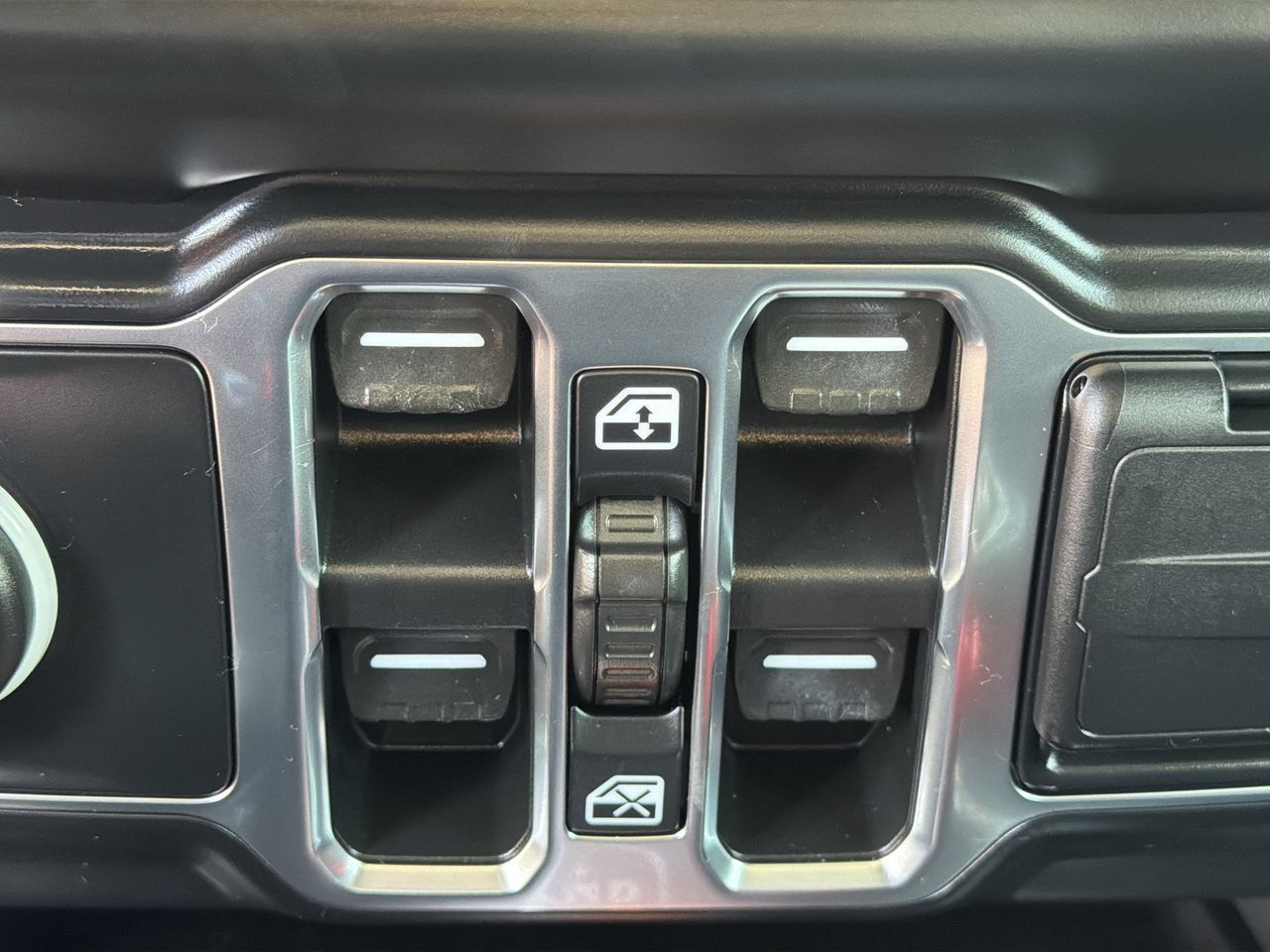 Used 2021 Jeep Wrangler Unlimited Sport AWD/4WD image 17
