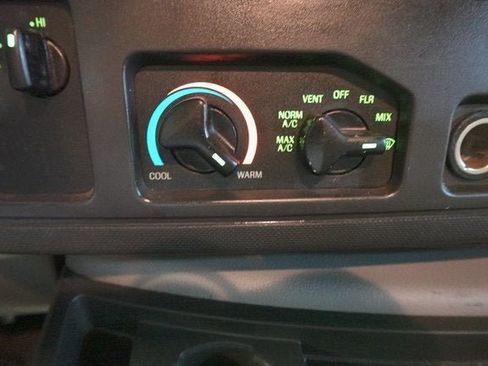 Used 2009 Ford E-350 and Econoline 350 Super Duty image 16