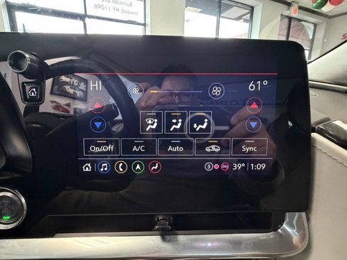 Used 2024 Chevrolet Corvette Stingray Premium Conv w/ 3LT image 63