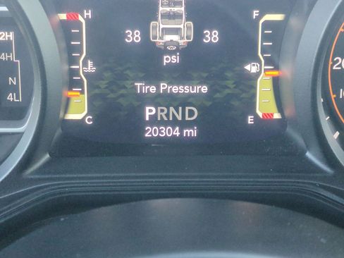 Used 2025 Jeep Wrangler Rubicon image 11