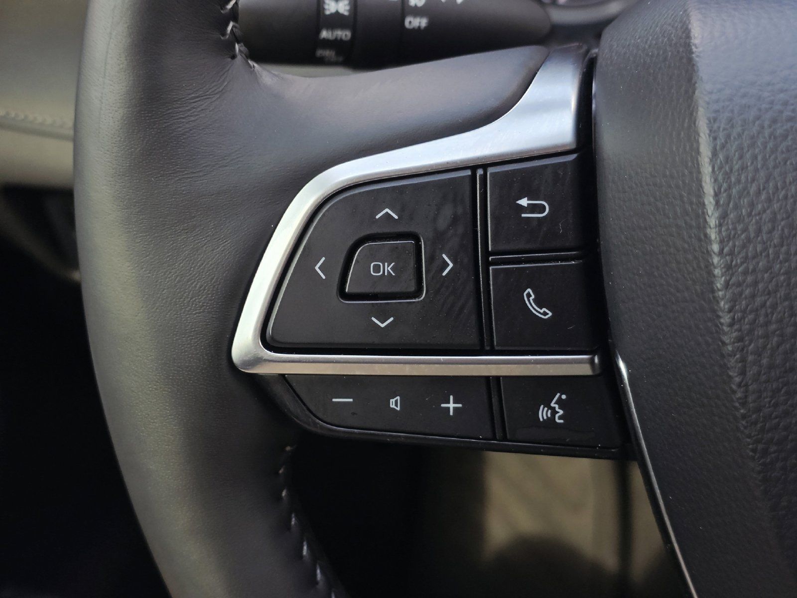 Used 2021 Toyota Highlander Limited FWD image 31