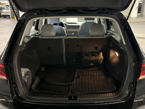 Certified 2022 Volkswagen Taos SE w/ Panoramic Sunroof Package image 37