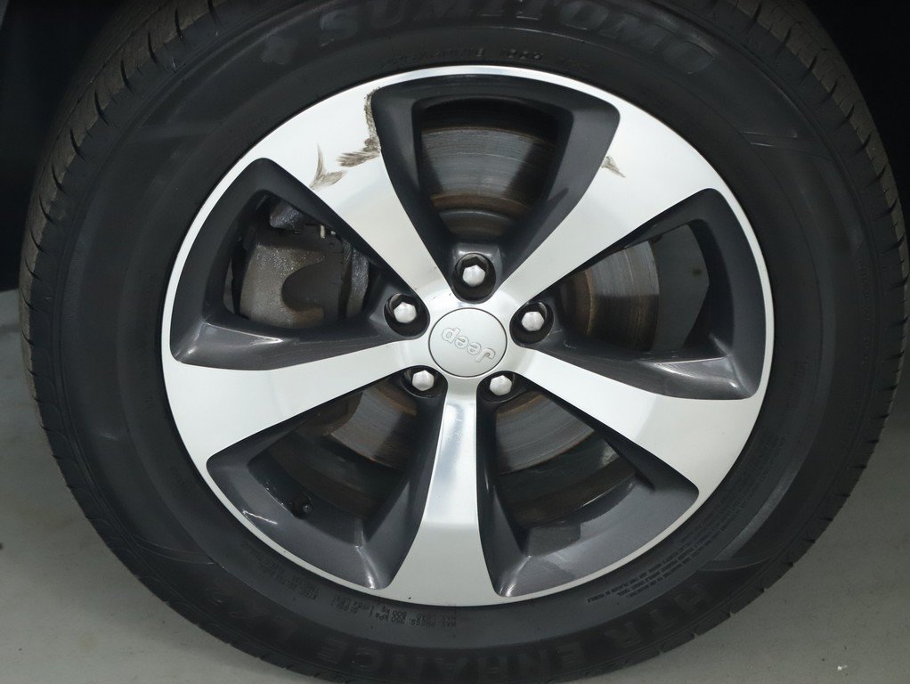 Used 2019 Jeep Cherokee Limited AWD/4WD image 38