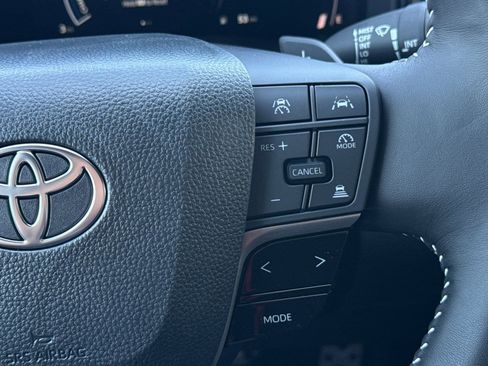 New 2026 Toyota Camry Hybrid FWD image 25